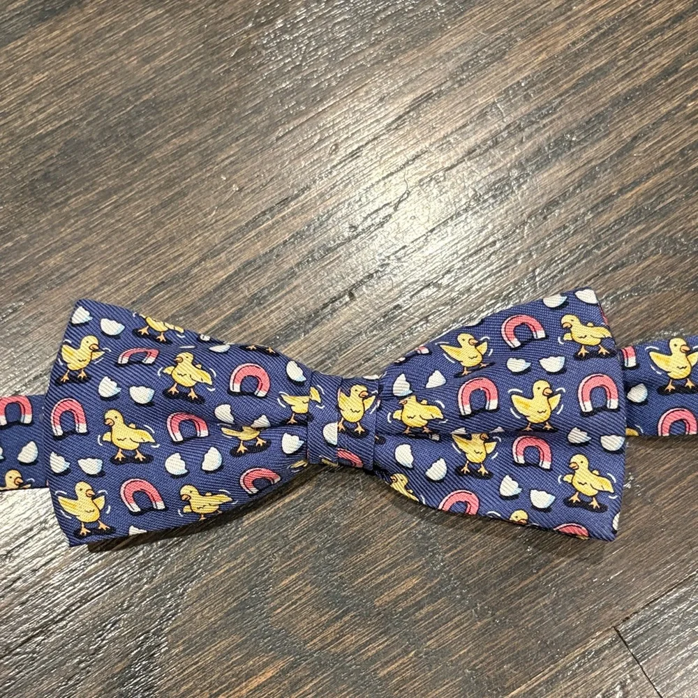 Boys- Vineyard Vines “chick magnet” adjustable clip on bow tie
